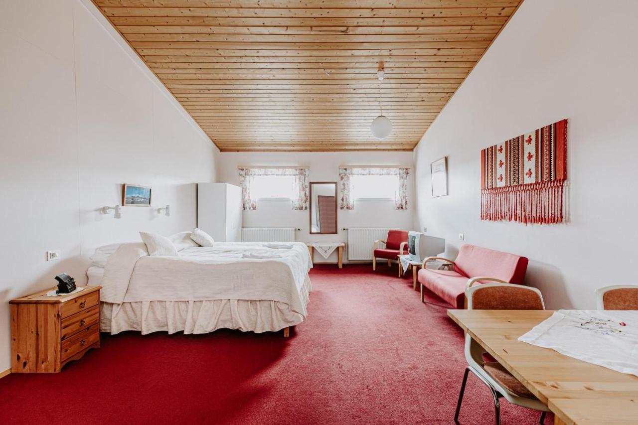 Narfastadir Guesthouse لاوغار المظهر الخارجي الصورة