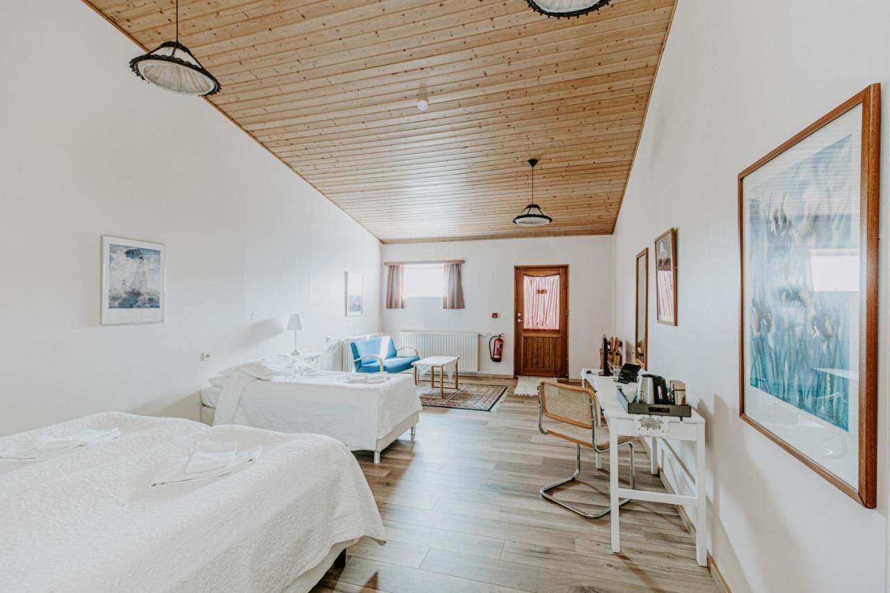 Narfastadir Guesthouse لاوغار المظهر الخارجي الصورة