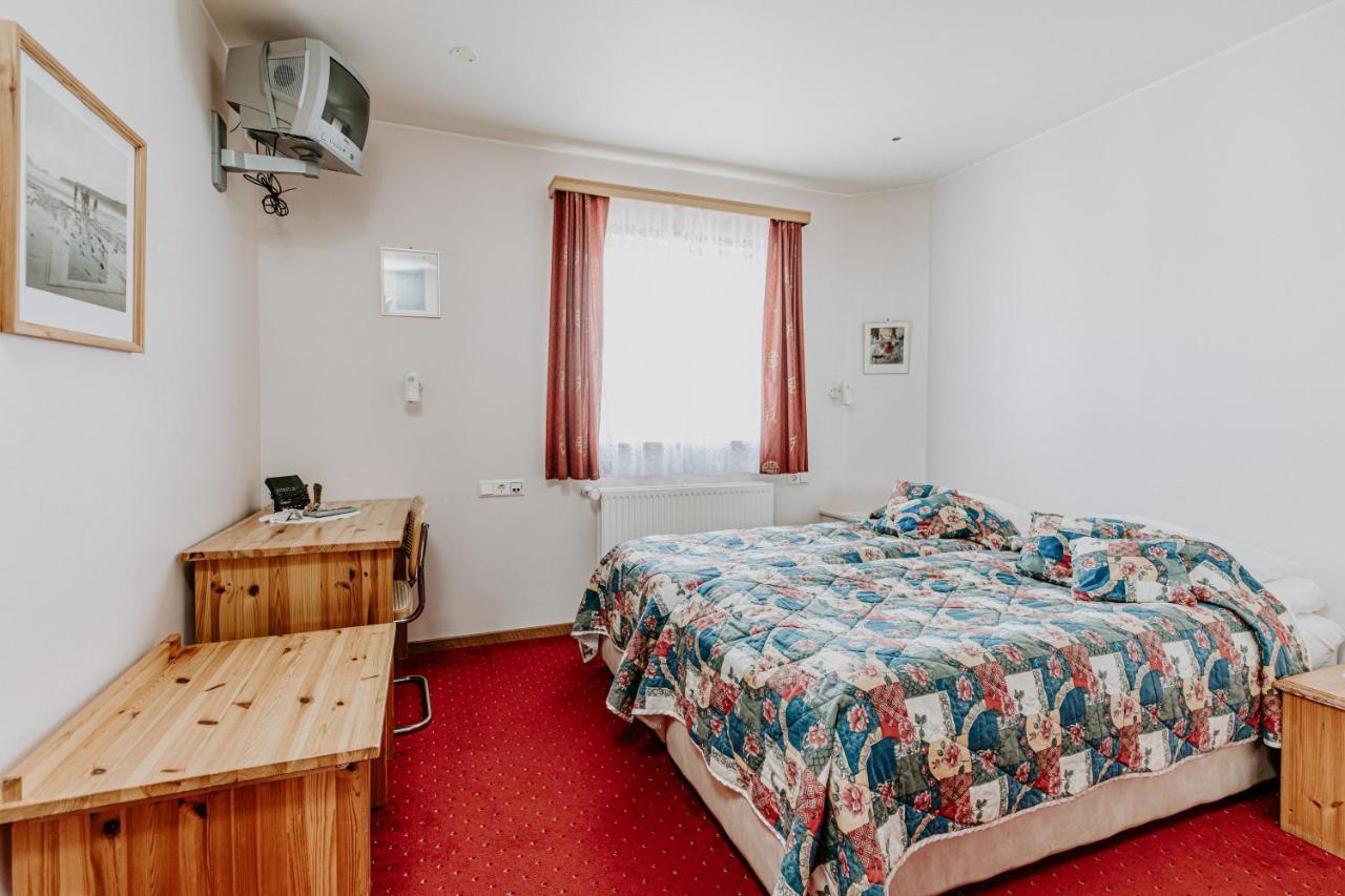 Narfastadir Guesthouse لاوغار المظهر الخارجي الصورة